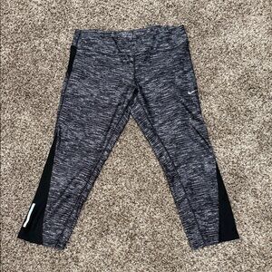 Nike Women's Black and Gray Capris